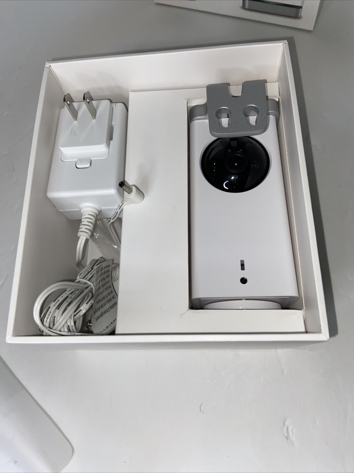 iSmartAlarm Premier Bundle Home Security Camera Contact Motion Sensors( B99)