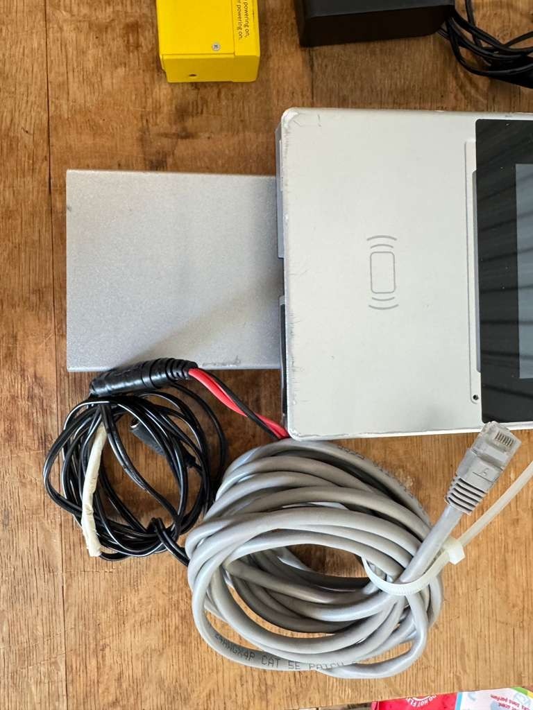 UNV OET-213H-BTS1-BD Face Recognition Access Control Terminal with a Digital Det