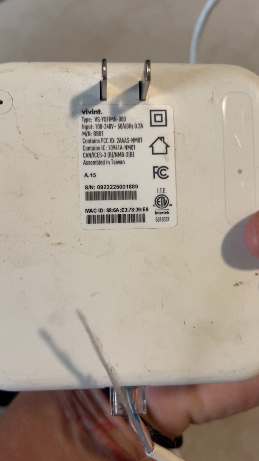 Vivint Smart Hub control panel (Model VS-SH2000-C00)