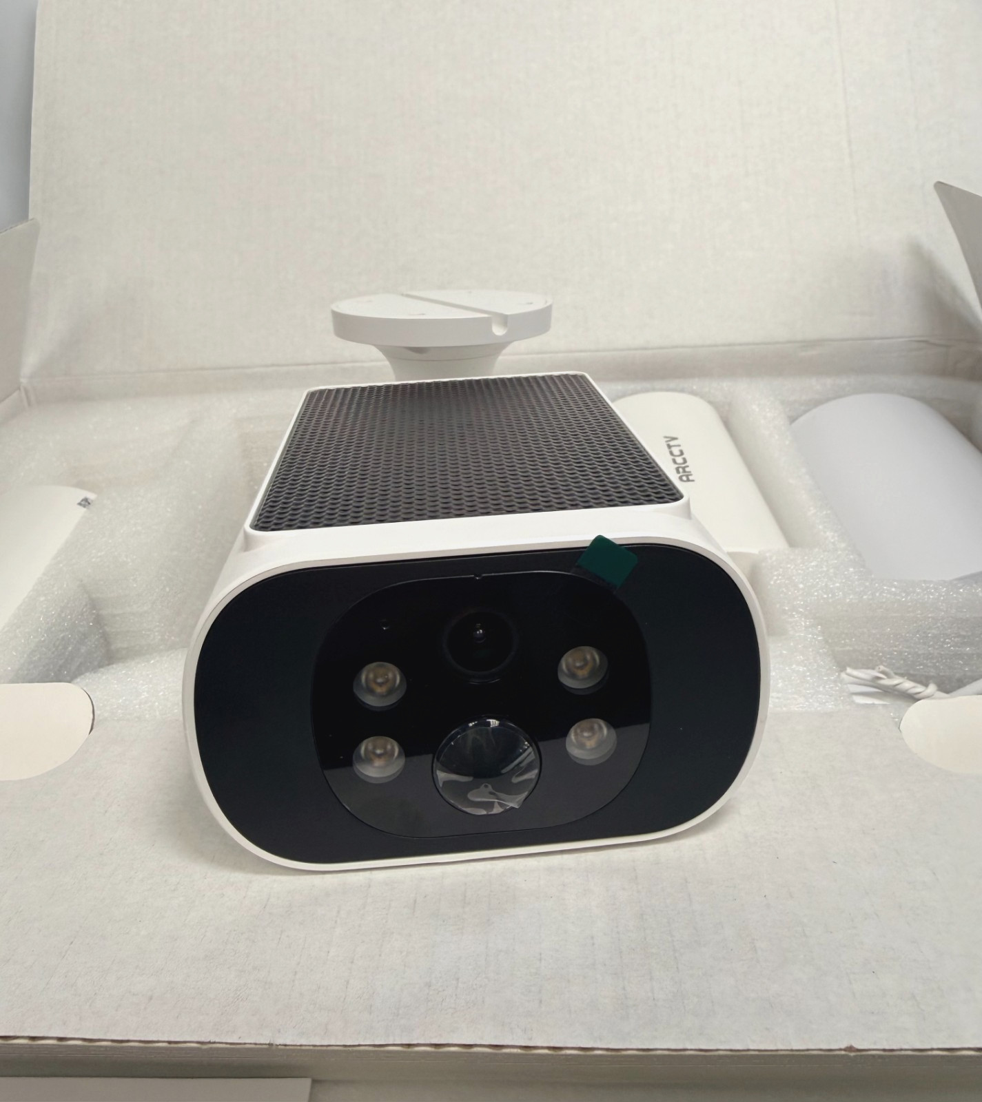 4 Pack ARCCTV Solar Security Cameras Wireless Outdoor – C3 *NEW Damaged Box*