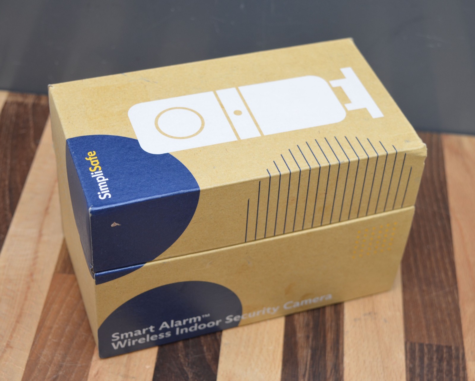SimpliSafe Smart Alarm Wireless Indoor Security Camera CM006 New Open Box