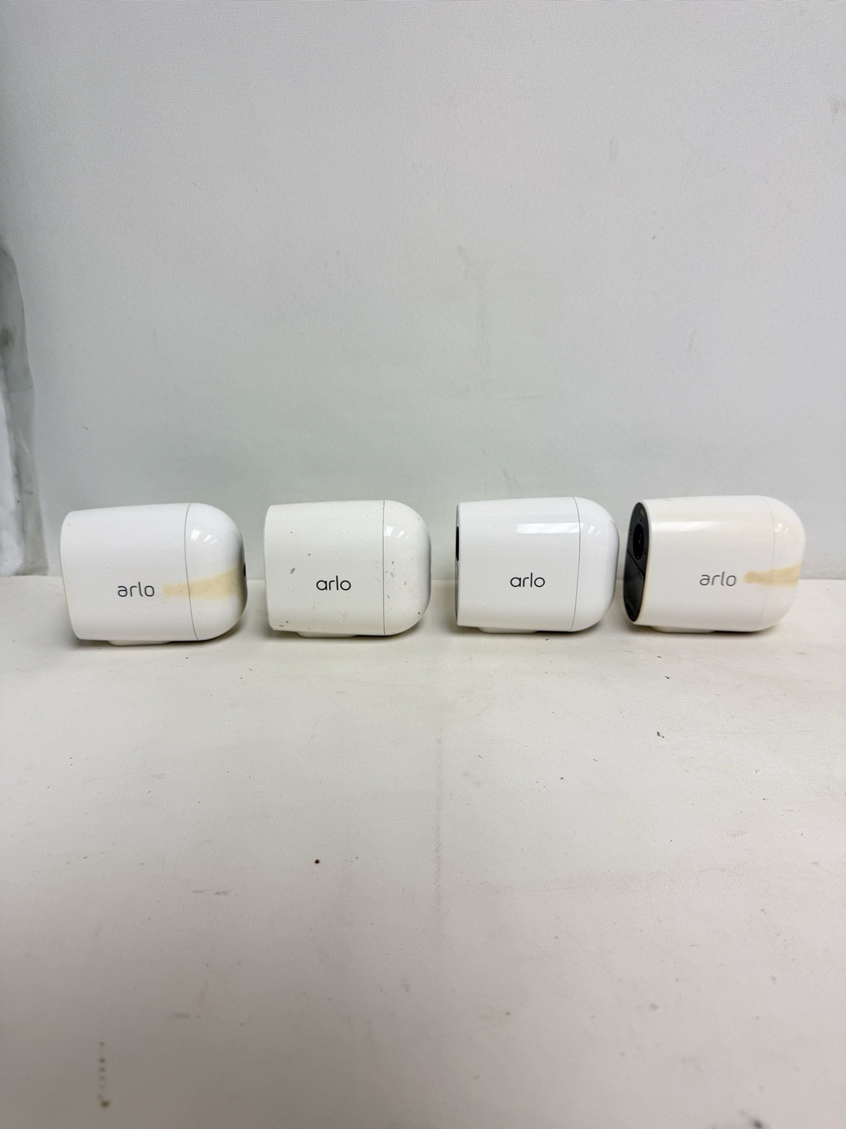 Arlo Essential Spotlight Camera – (4 Pack) VMK2430Y-1BYNAS. READ