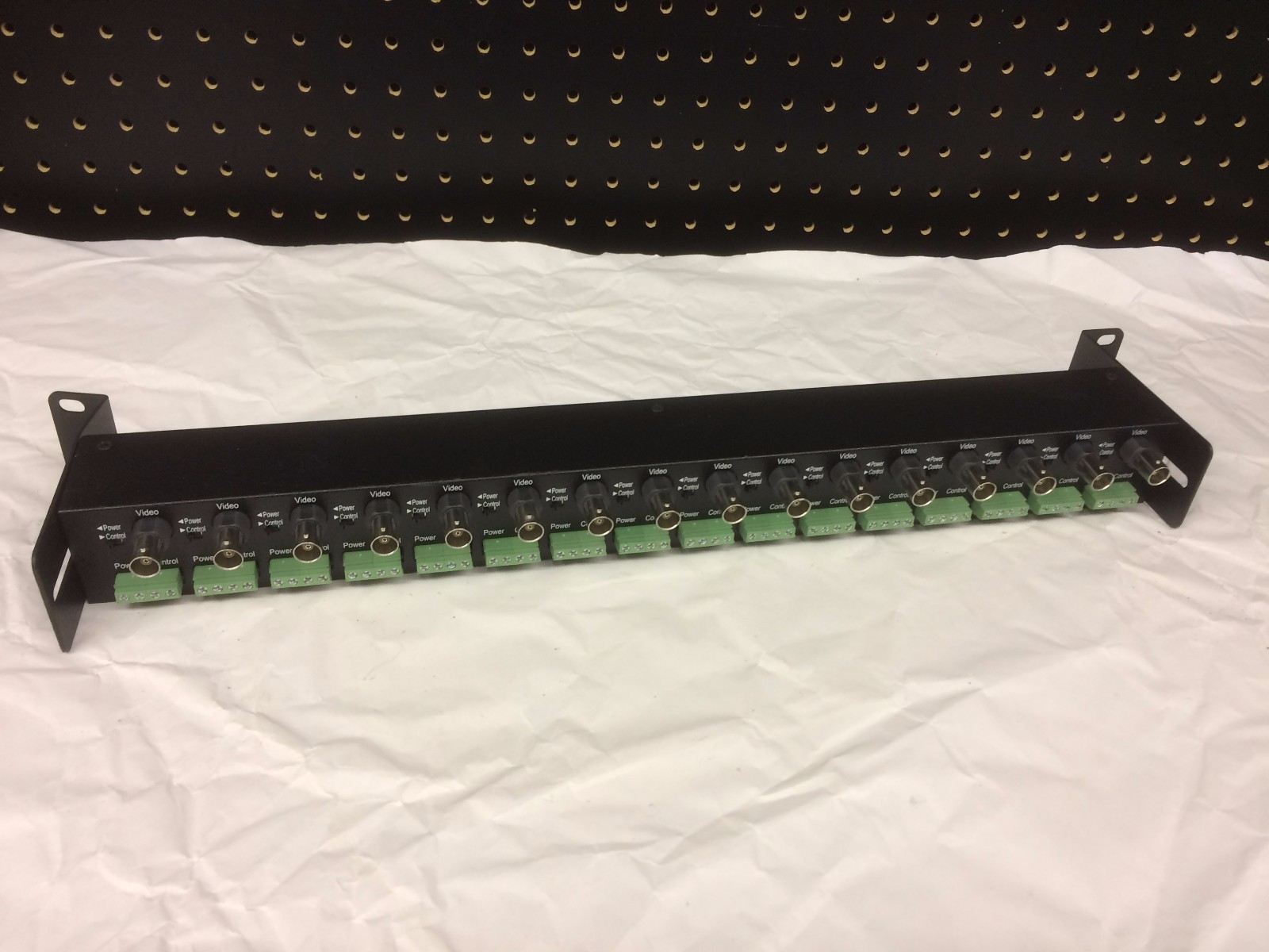 Gem 16 port CCTV Balun Passive Hub BNC / RJ45 Patch Panel H16P-RJ45BNC