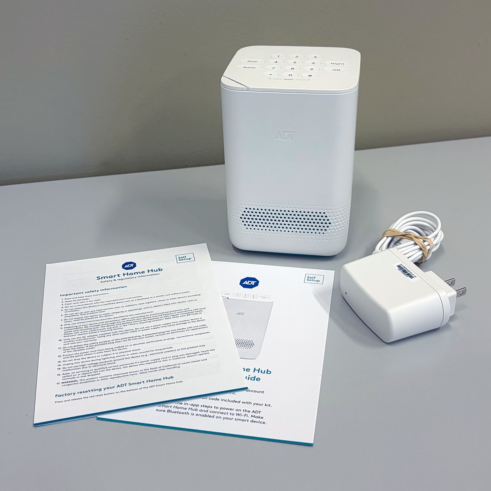 Blue by ADT Smart Home Hub Security System S40LR0-01-CW-S Hub and Sensors