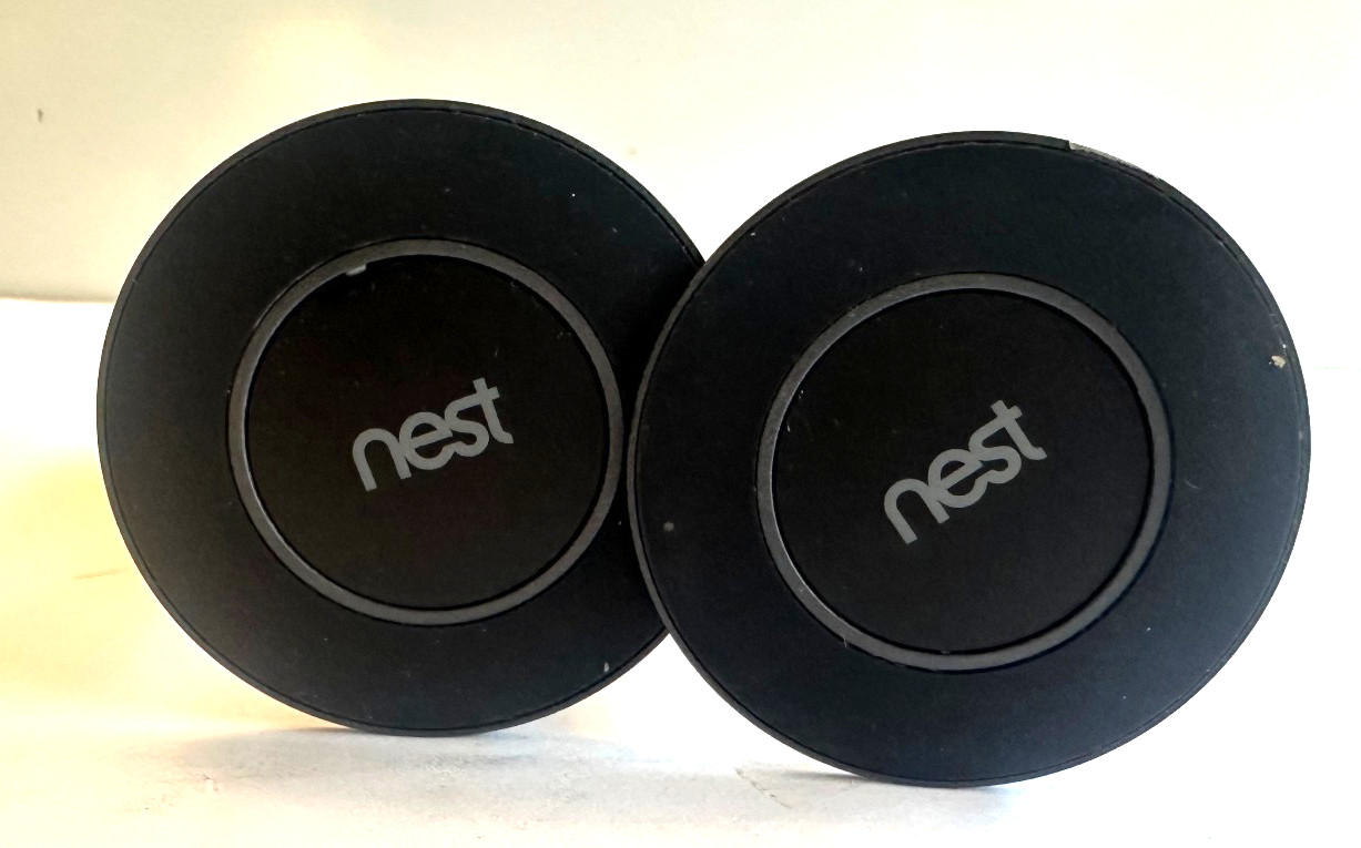 Nest Cam Indoor Security Camera 1st Gen A0005 w/ Mount x2 no wires included