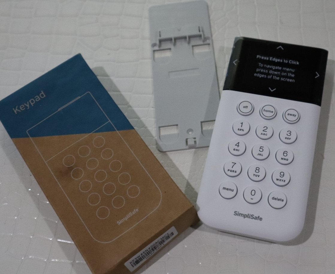 SimpliSafe Home Security System Base Station SSBS3 W Keypad ~ NEVER USED~
