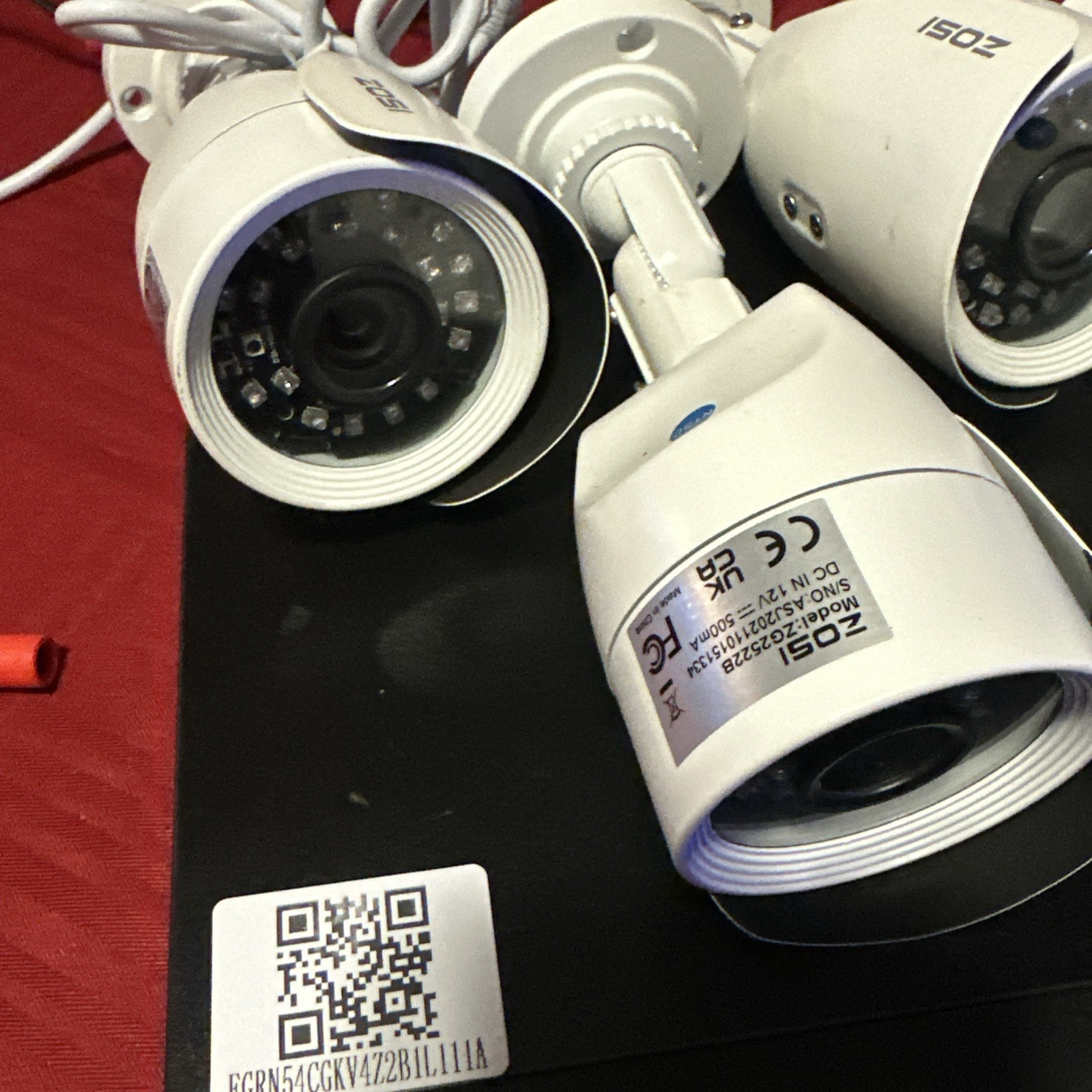 ZOSI Video surveillance system with 4 Cameras 4AK-2522B-WS-US Night Vision Read