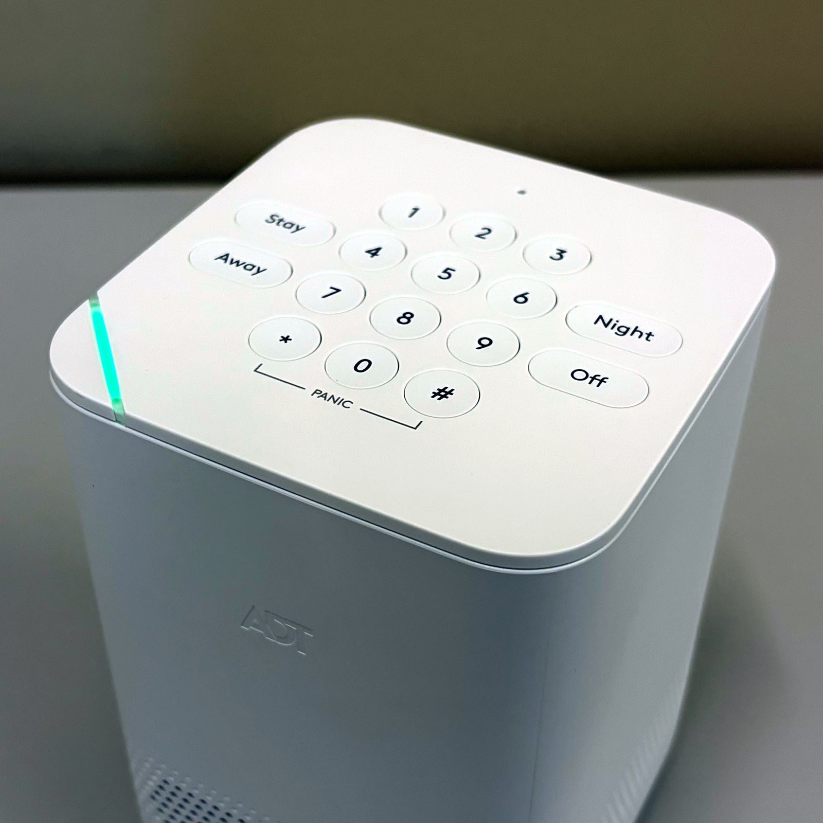 Blue by ADT Smart Home Hub Security System S40LR0-01-CW-S Hub and Sensors