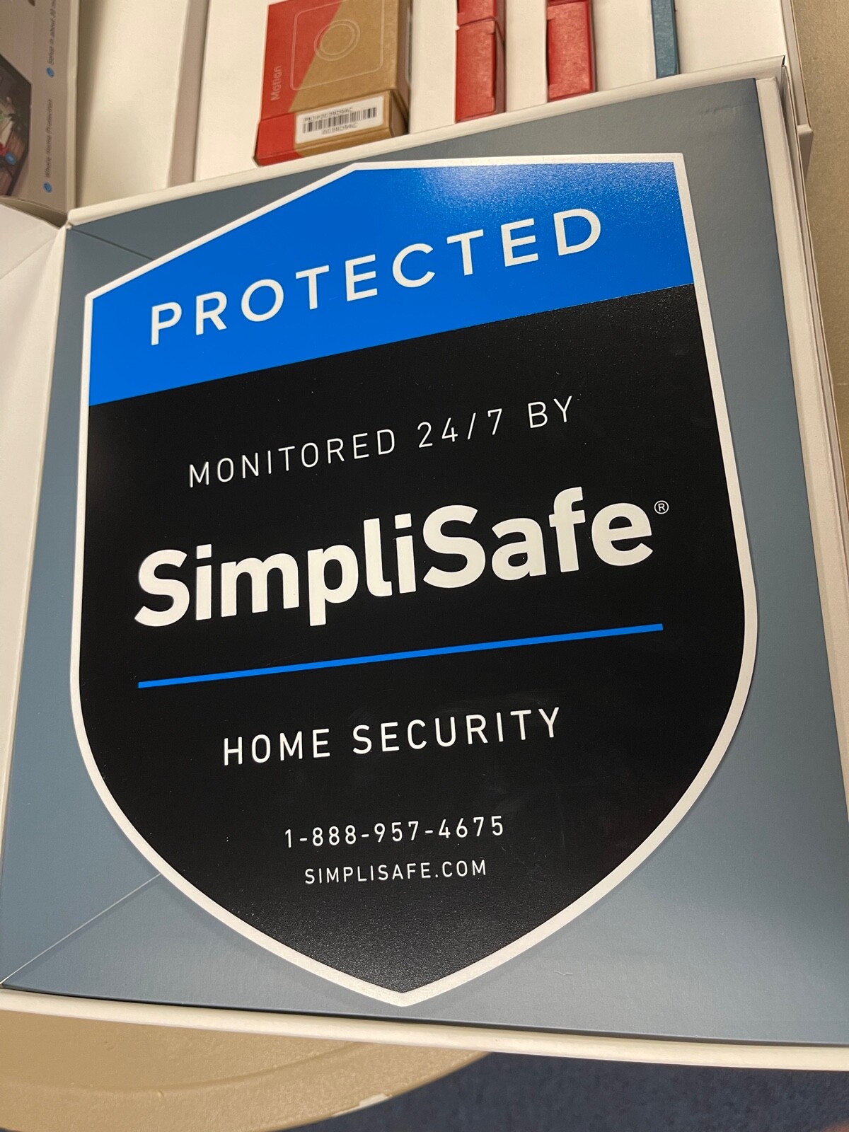 SimpliSafe 10 Piece Home Security Kit with SimpliCam +Extra Key Fob +Door Sensor