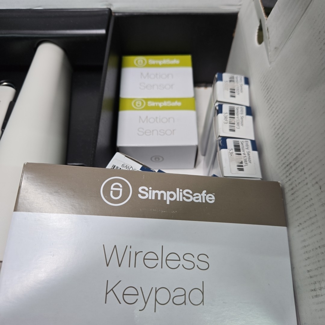 SimpliSafe “Defend” Home Security System 11-pc OPEN BOX