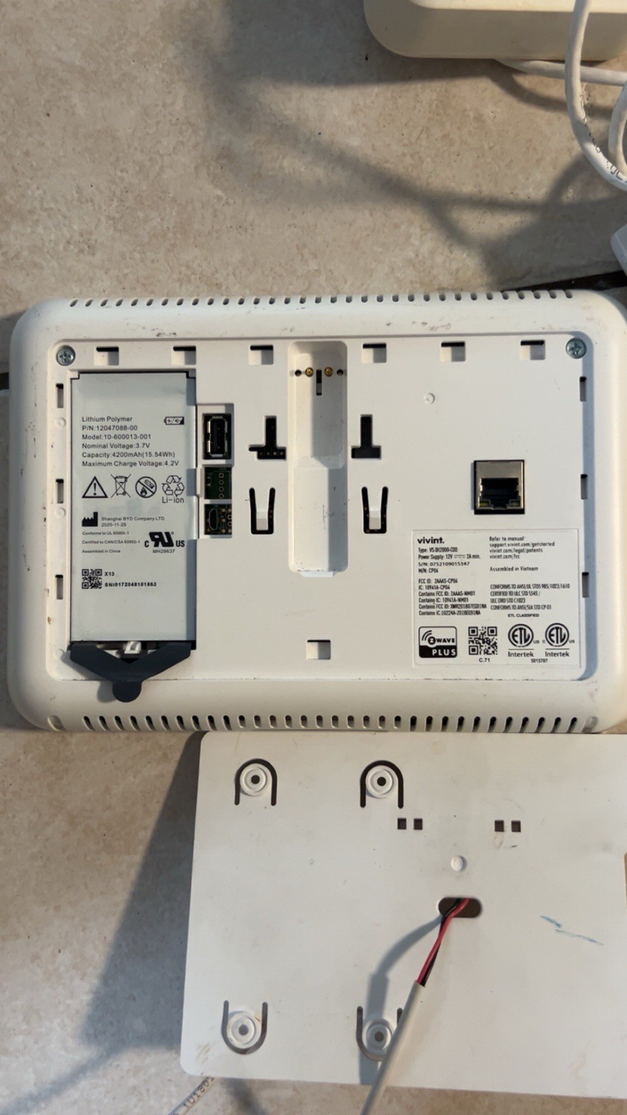 Vivint Smart Hub control panel (Model VS-SH2000-C00)