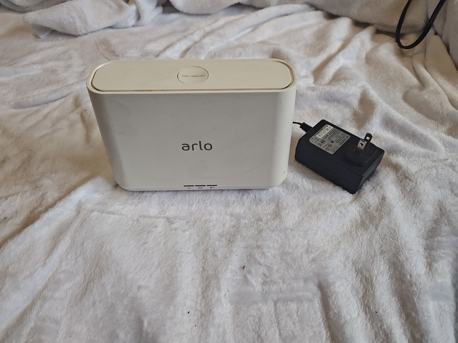 ?Netgear Arlo Pro VMB4000 Wireless Security Camera Base Station with AC Adapter