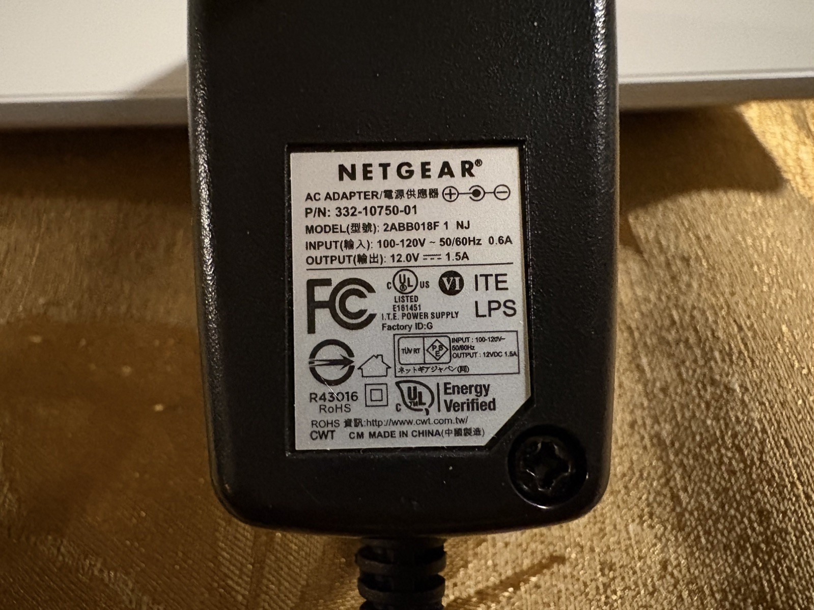 NETGEAR Base Station VMB3000 Security Hub with 3 Arlo Cameras VMC3030