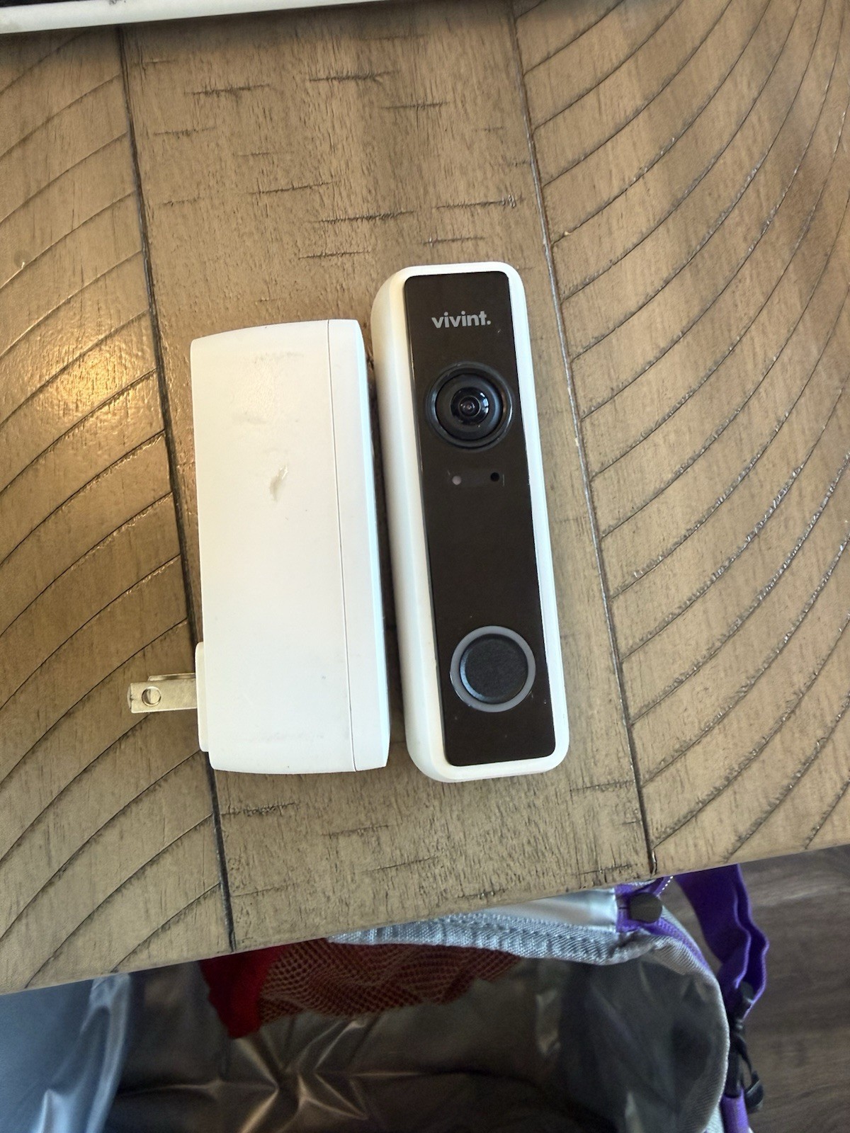 Vivint SmartHome Wireless IP Camera System, Doorbell, Display, 3 Cameras
