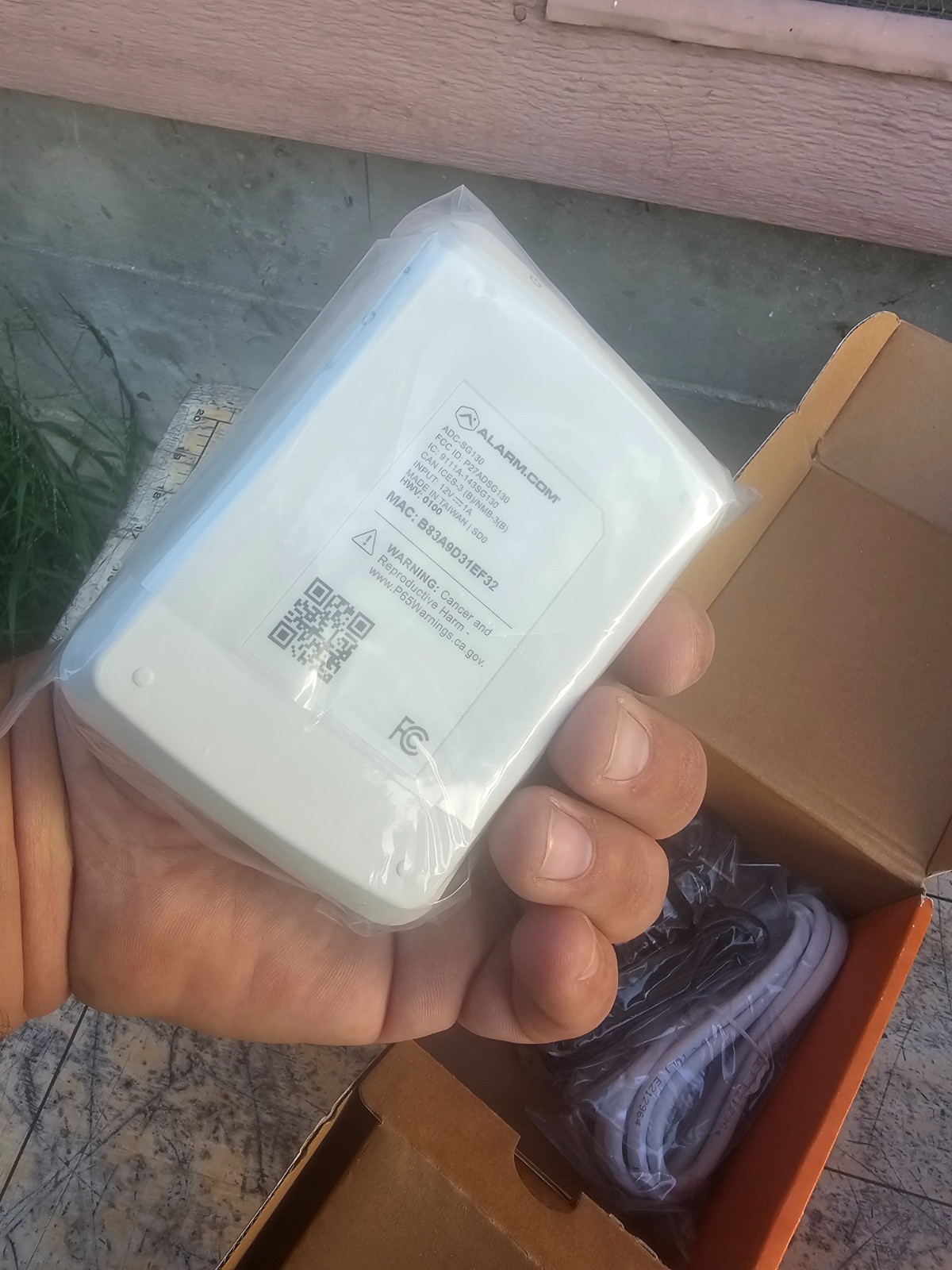 Alarm.com ADC-SG130 Smart Gateway, Wi-Fi Access Point, 2.4 GHz – Brand New