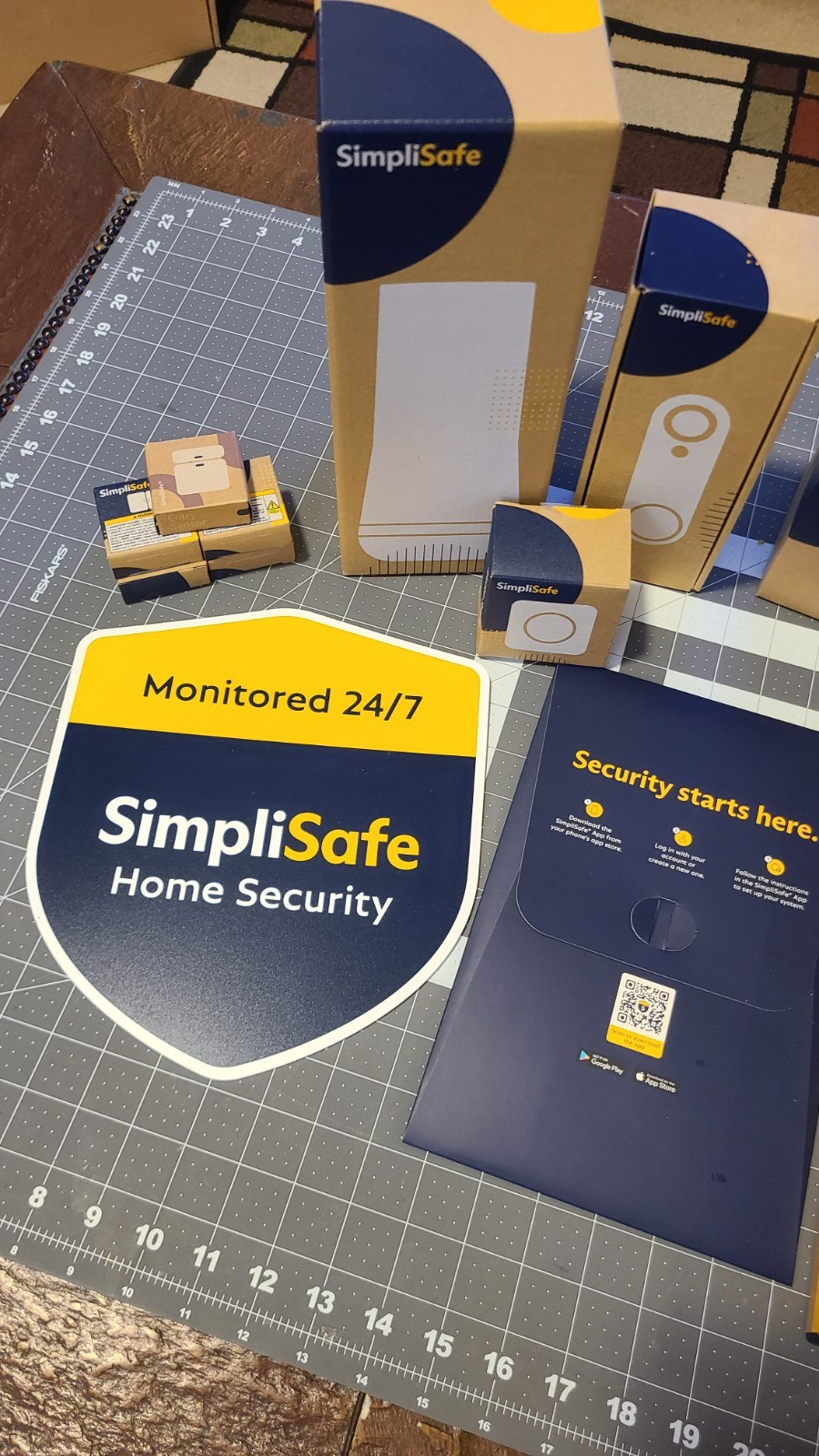 SimpliSafe Home Security System – 14 Piece Kit w/ 2 Outdoor Cameras (Brand New,