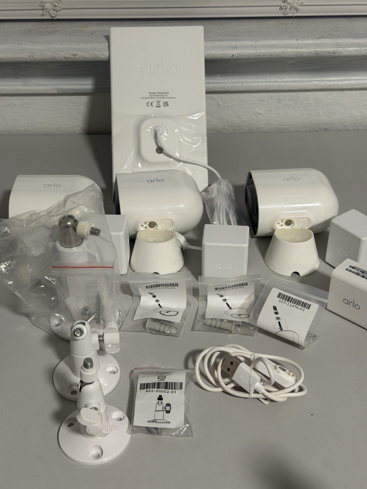 Open Box, Arlo Pro 4 3-Cam Kit with Bonus Solar Panel – White, 2K Used.