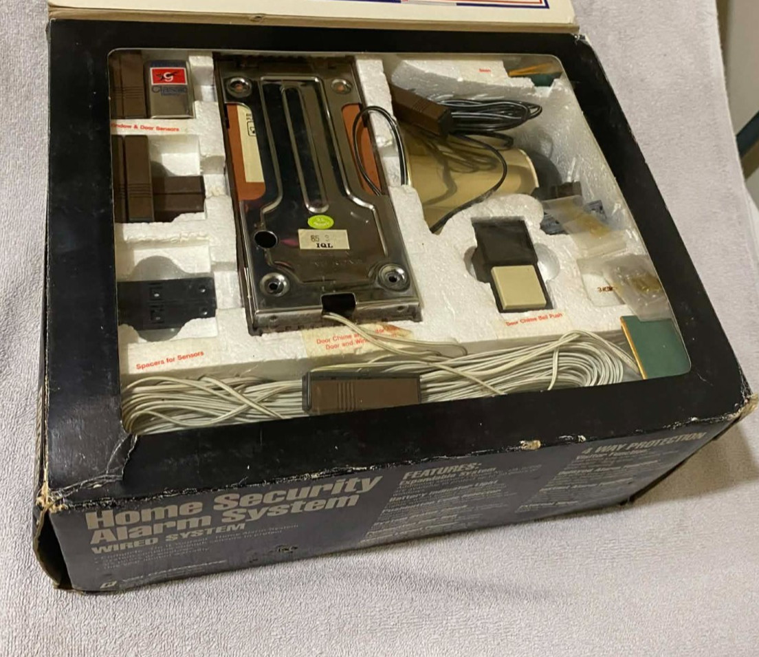 Vintage Fortress Home Security Alarm System Wired DA-9700 In Box
