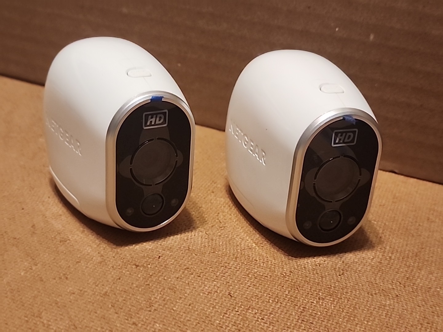 NETGEAR ARLO VMB3000 HOME BASE & 2 VMC3030 HD WIRE-FREE CAMERA INDOOR/OUTDOOR