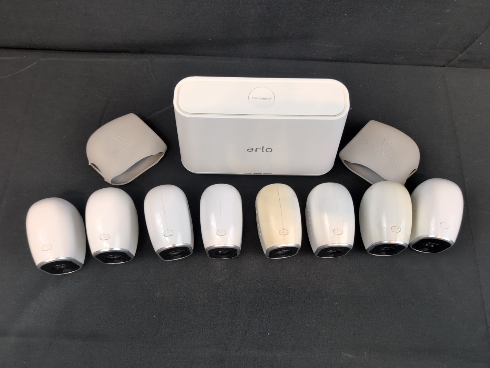 Arlo Base station and Camera’s (8) 1st Generation VMC3030 See description