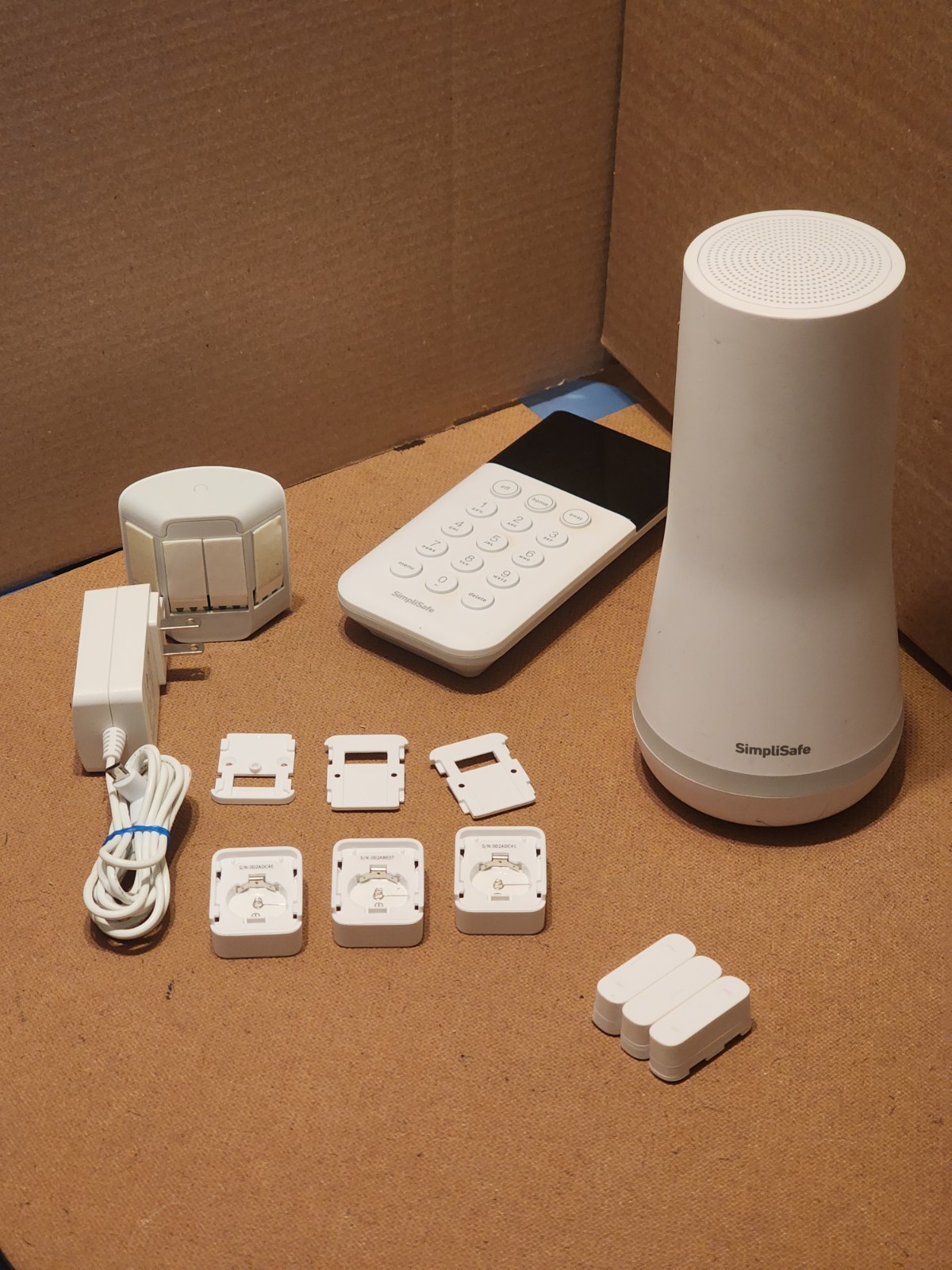 SimpliSafe Home Security System Lot Motion/Entry Sensors Keypad Base SSBS3 READ!