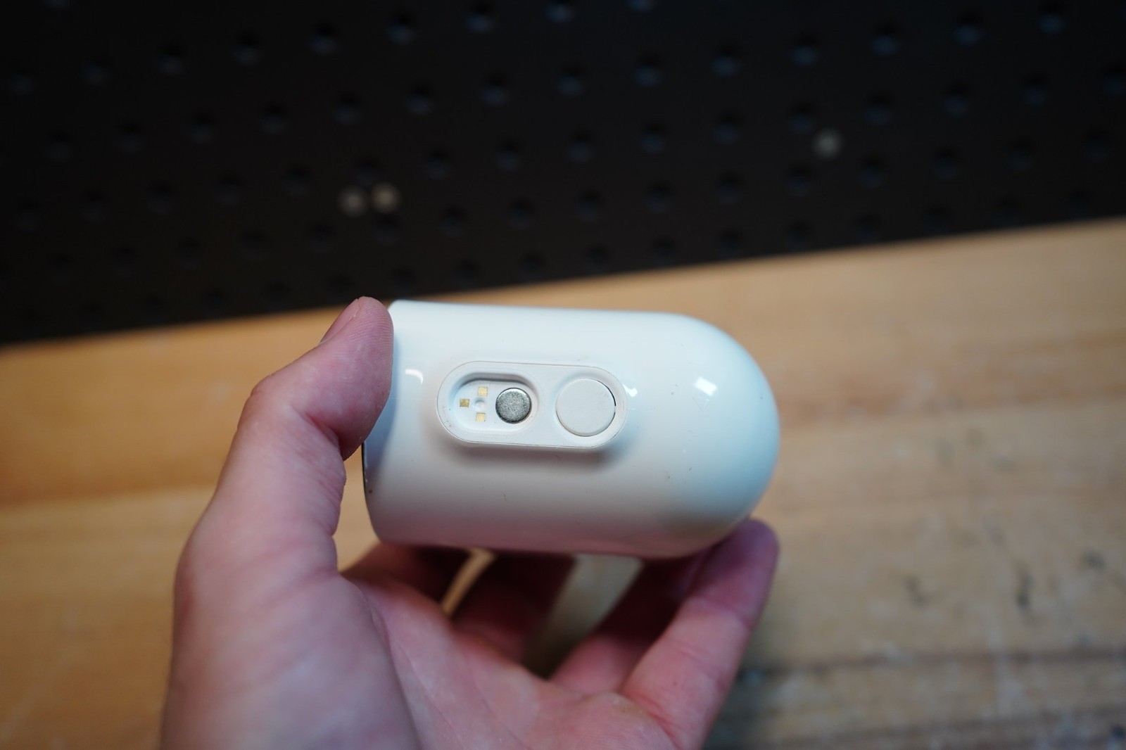(A) Arlo Ultra VMC5040 4K UHD Wireless Security Camera with Battery No Base