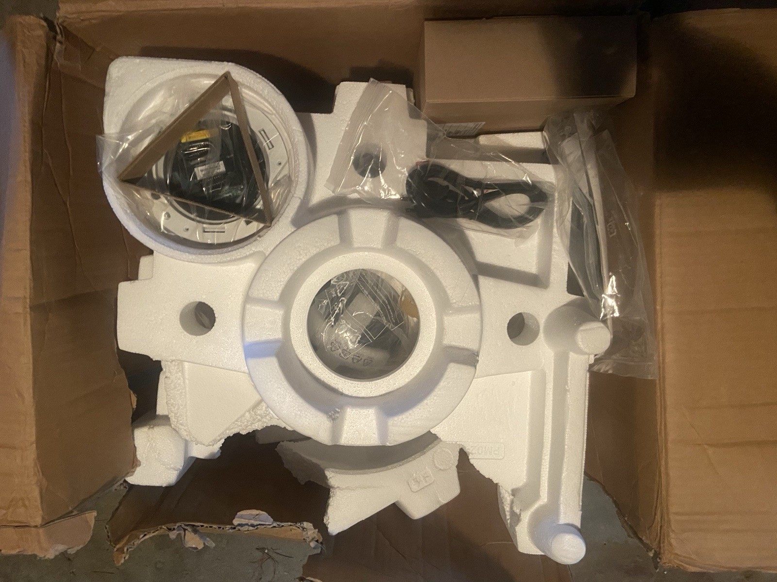 Hanwha PNM-9322VQP IP/Network Surveillance Camera Wired with Cables White/Black