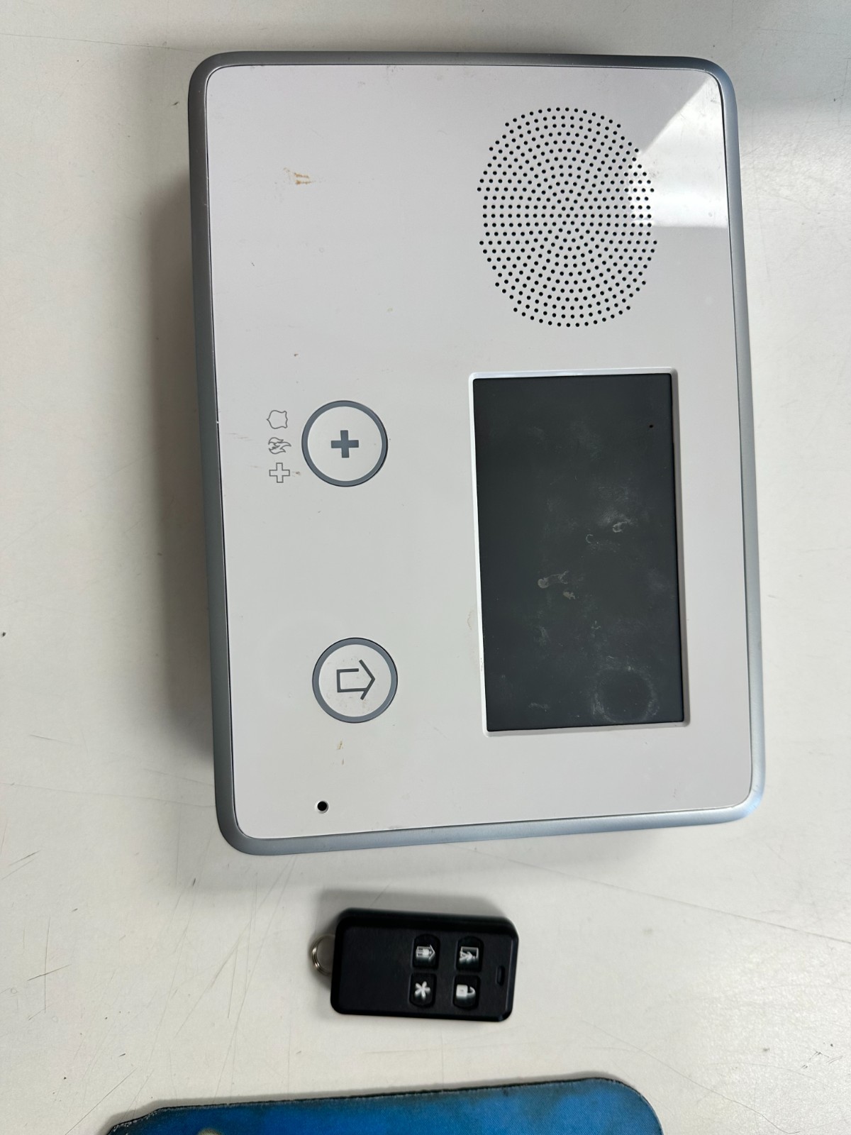 2GIG TECHNOLOGIES MODEL 2GIG-GCX Remote and Power cord