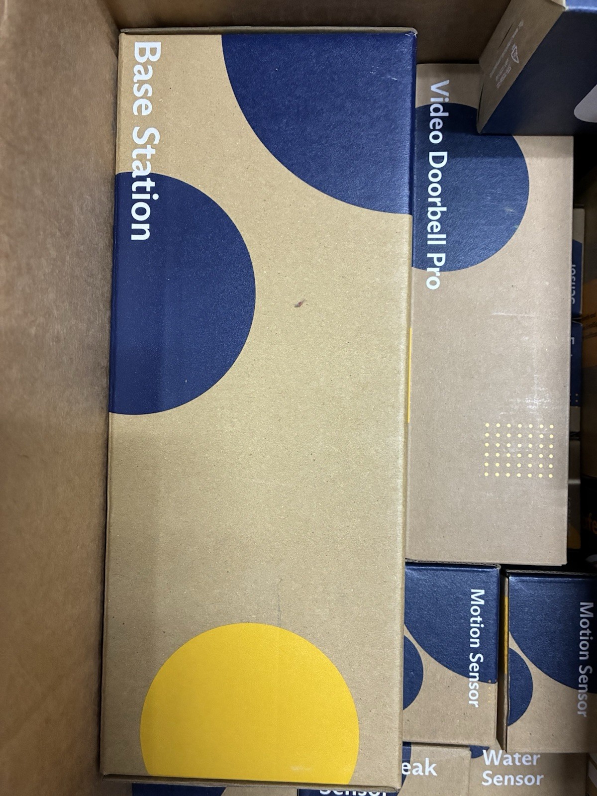 (BRAND NEW) 13-Piece SimpliSafe Security System with 2 Outdoor Camera Series 2