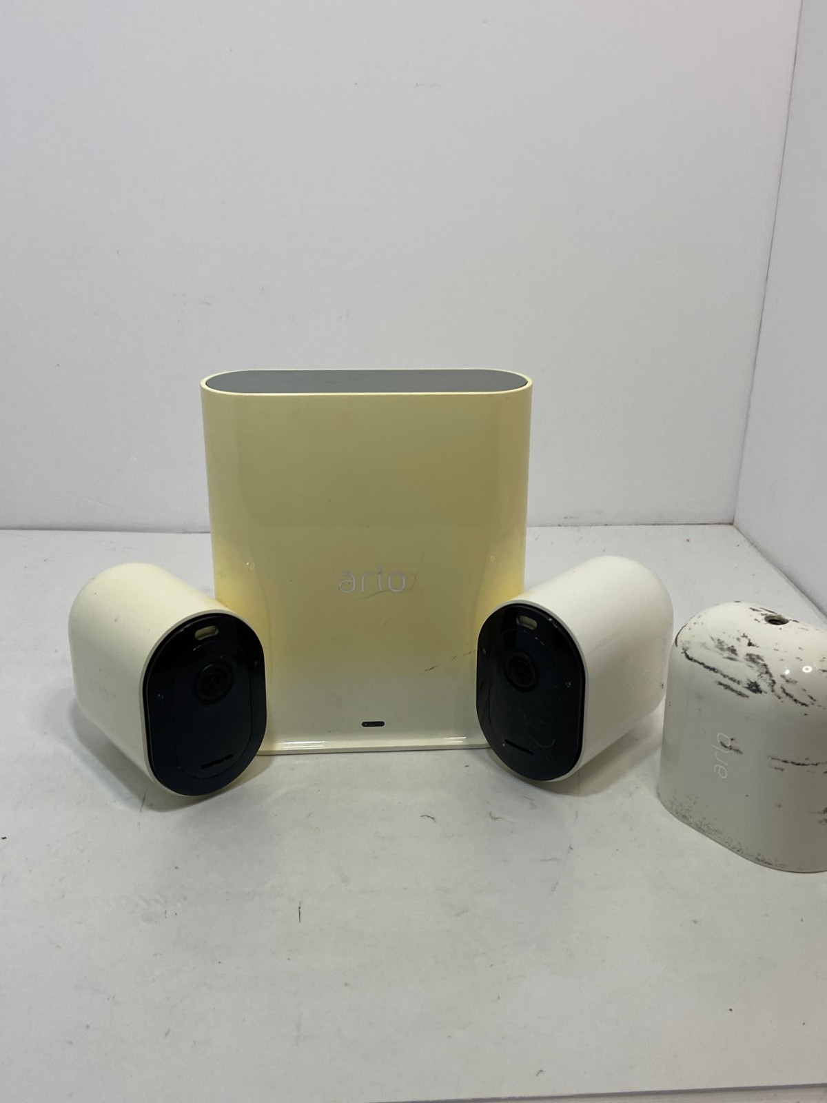 ? Netgear Arlo Ultra VMB4540 Smart Hub Base Station + 2 Cameras works EUC S3