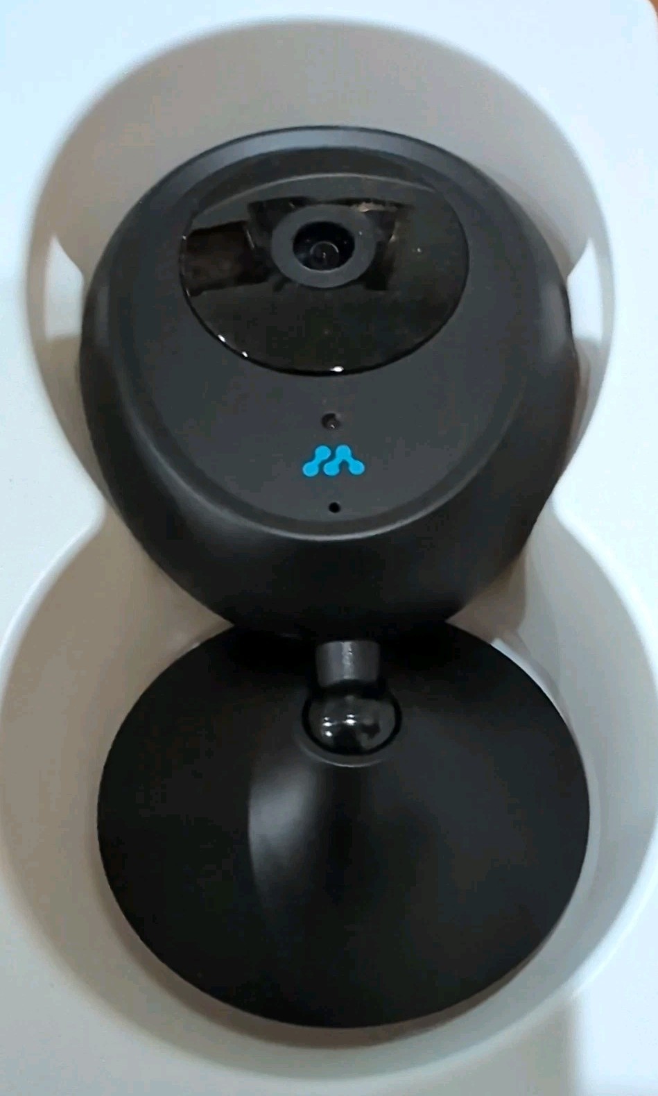 Momentum HD Wireless Indoor Home Security Camera with2-Way Audio Night Vision