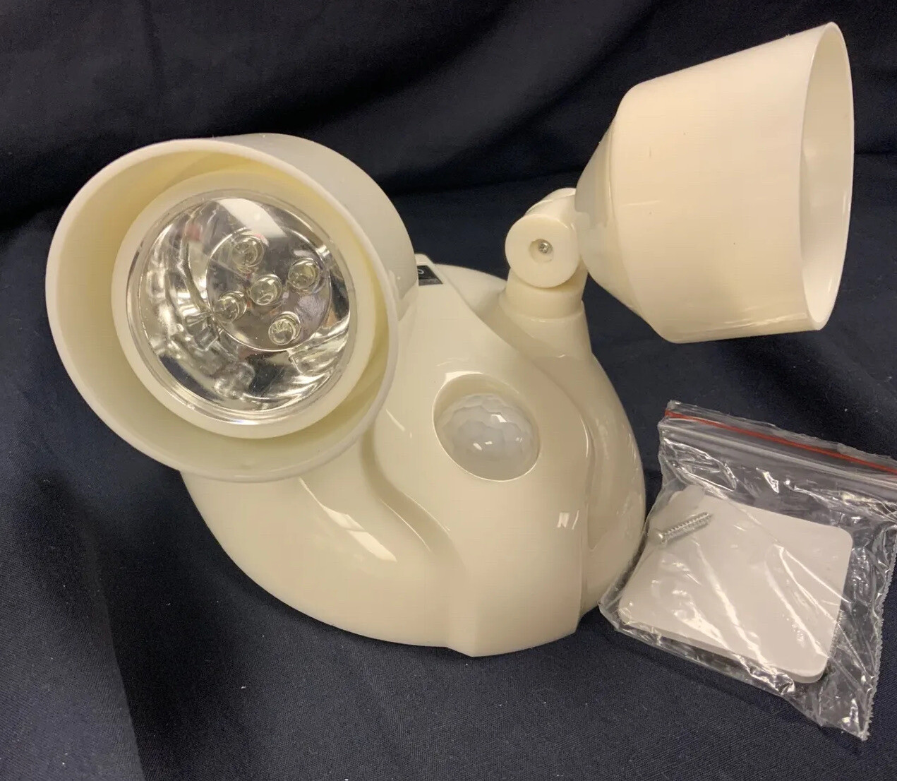 Dual LED Light Motion Sensor 10 Feet Lit for 30 Sec 4 AA Battery Operated