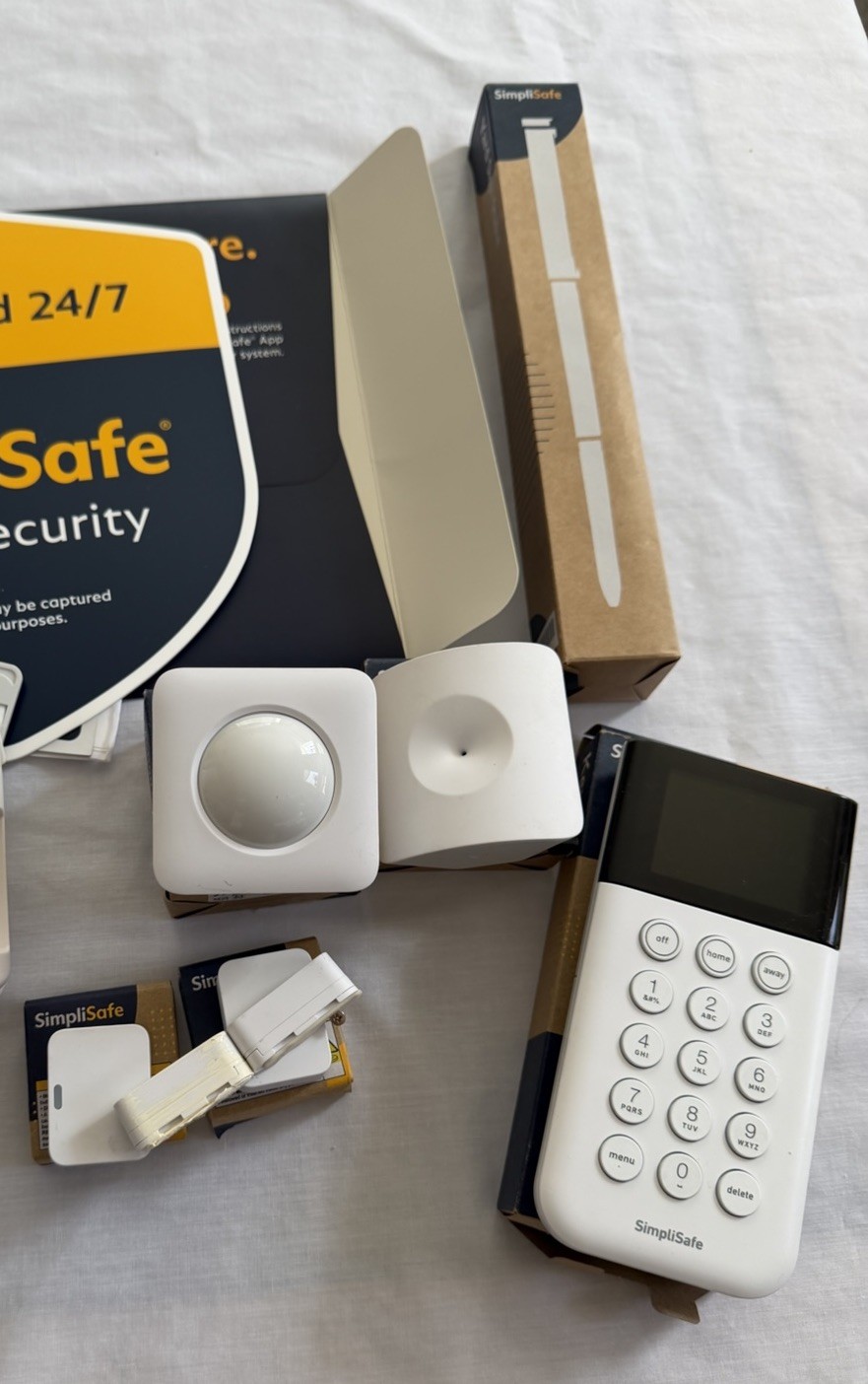 SIMPLISAFE 7 PC. Home Security System Base w/Keypad, Entry & Glass Sensors+