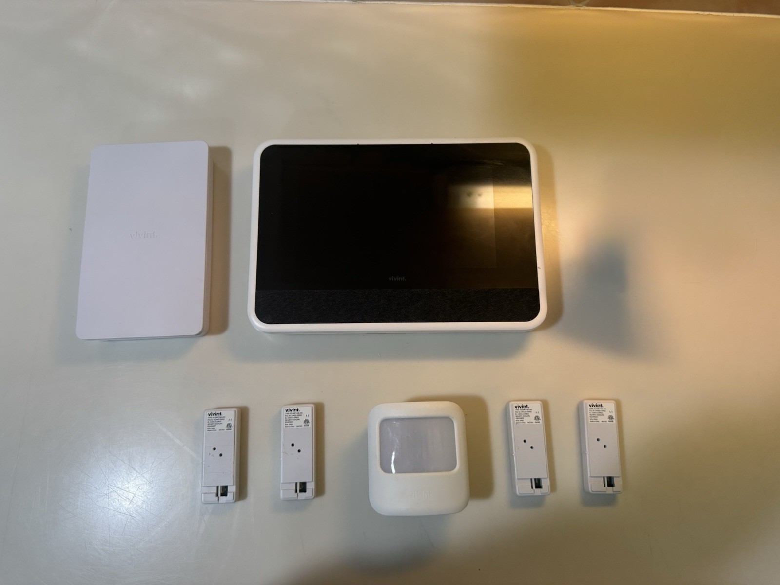 Vivint Smart Home Security System Bundle (Smart Hub,Smart Drive,Motion,Sensors)
