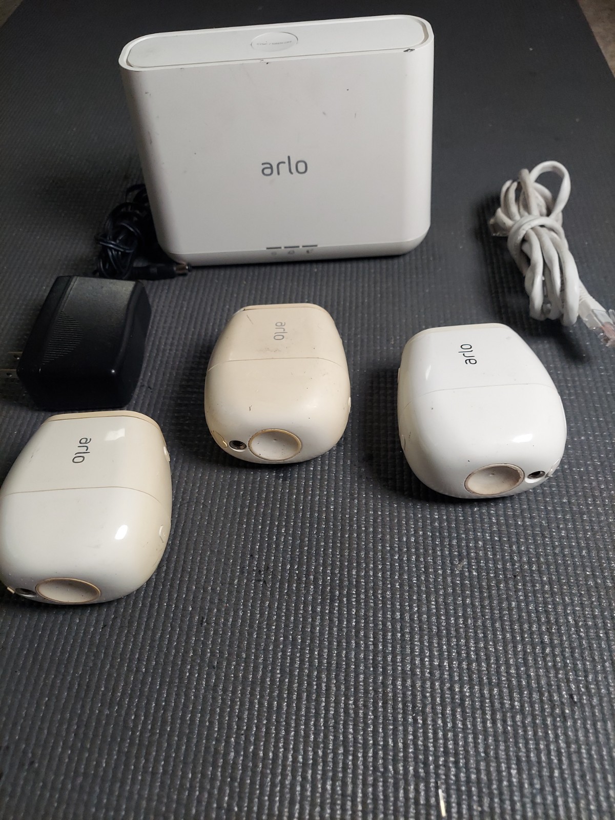 3 Arlo Pro2 cameras with VMB4000 base station (batteries not included)