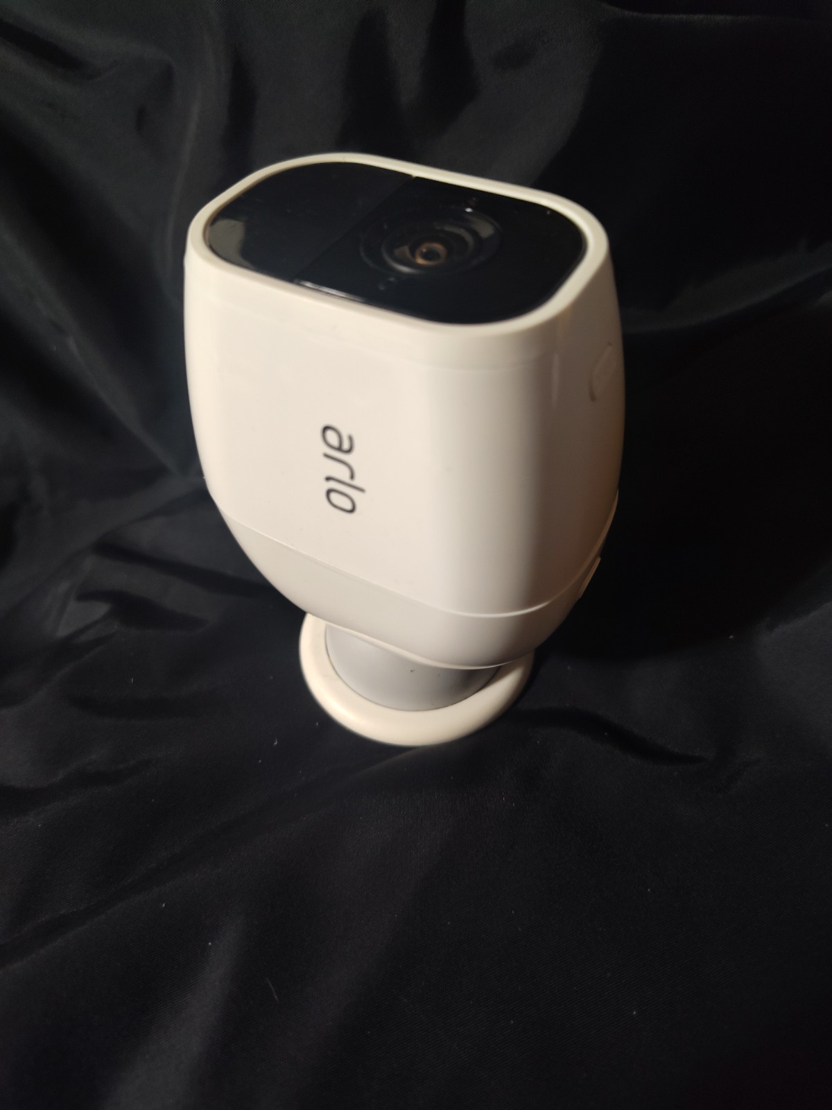 Arlo Pro VMB4000 Security Base Station W/Power Cord& 2 Camera’s VMC4030P VMC4030