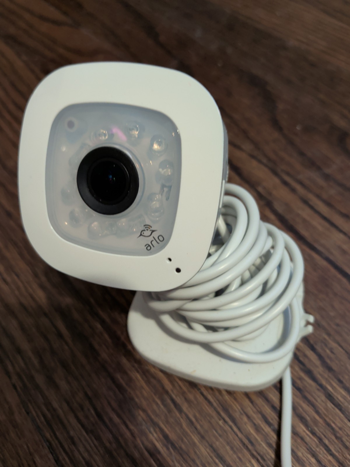 Arlo Q VMC3040-100NAS 1080p HD Wireless Security Camera with Audio