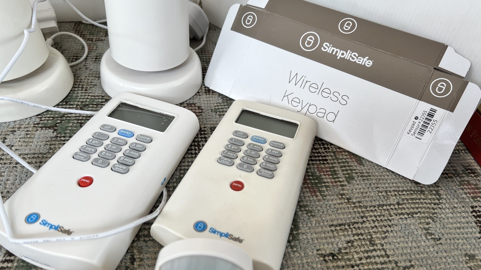 SimpliSafe Home Security System 17 Pcs Model SSCS2 Lot