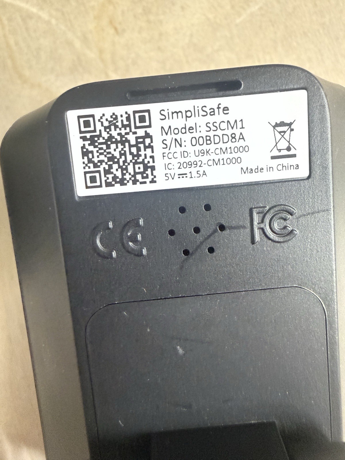 SimpliSafe Indoor Camera Wi-Fi HD Security Camera SSCM1 + Wall Charger + cord !!