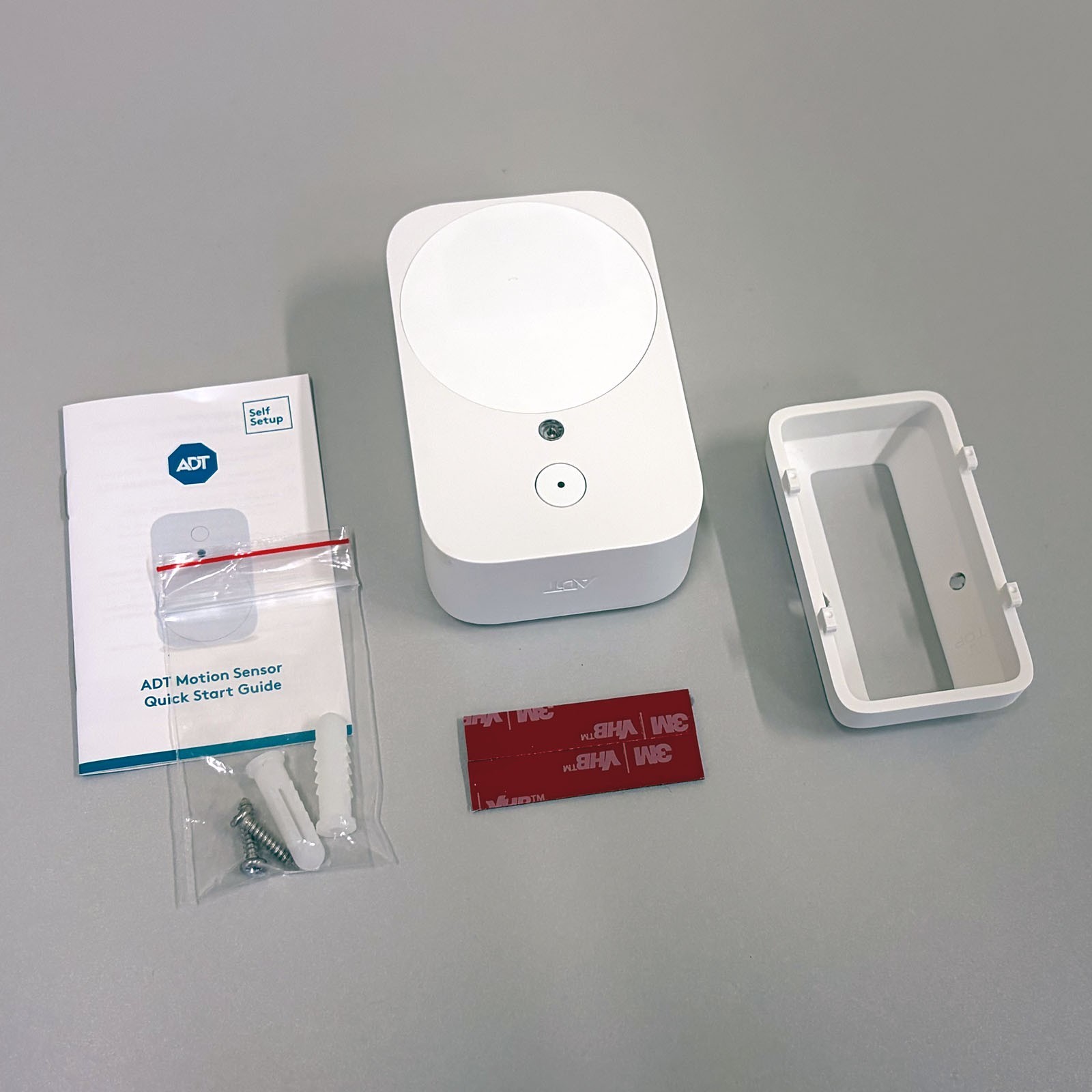 Blue by ADT Smart Home Hub Security System S40LR0-01-CW-S Hub and Sensors