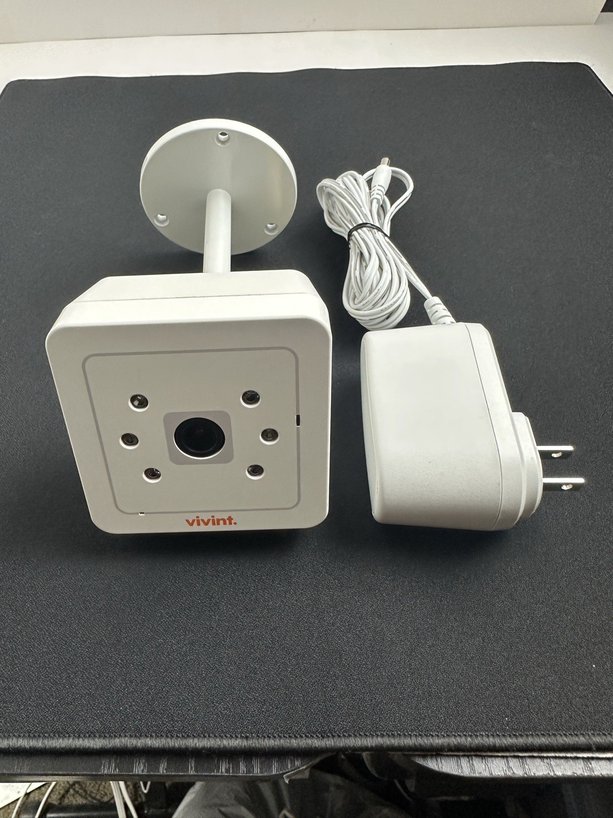 Vivint ADC-V520IR Indoor Wireless IP Camera W/Night Vision, Stand, Antenna+Cord