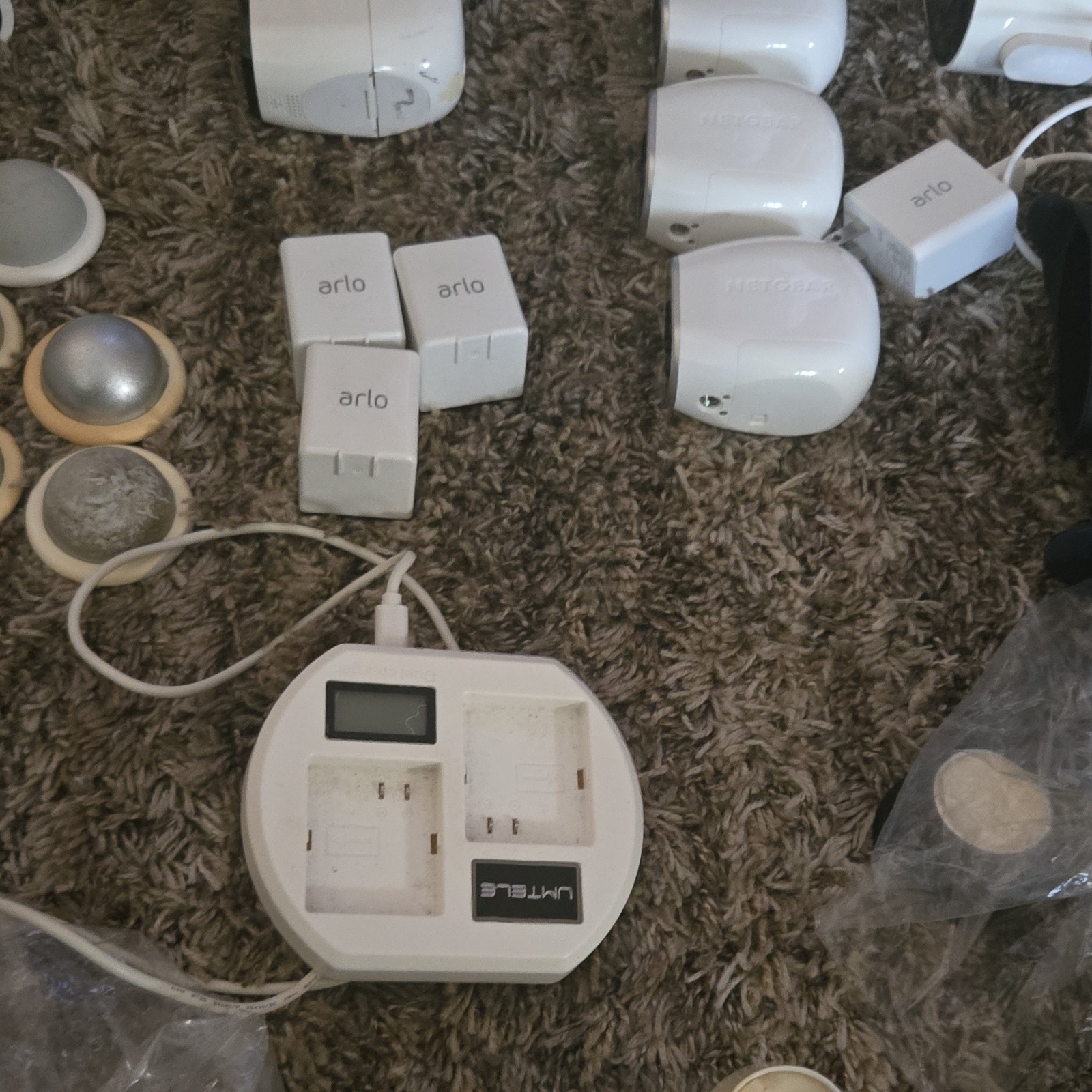 Arlo pro 3 Wireless IP Cameras System White w/ Mounts, Batteries, Charger