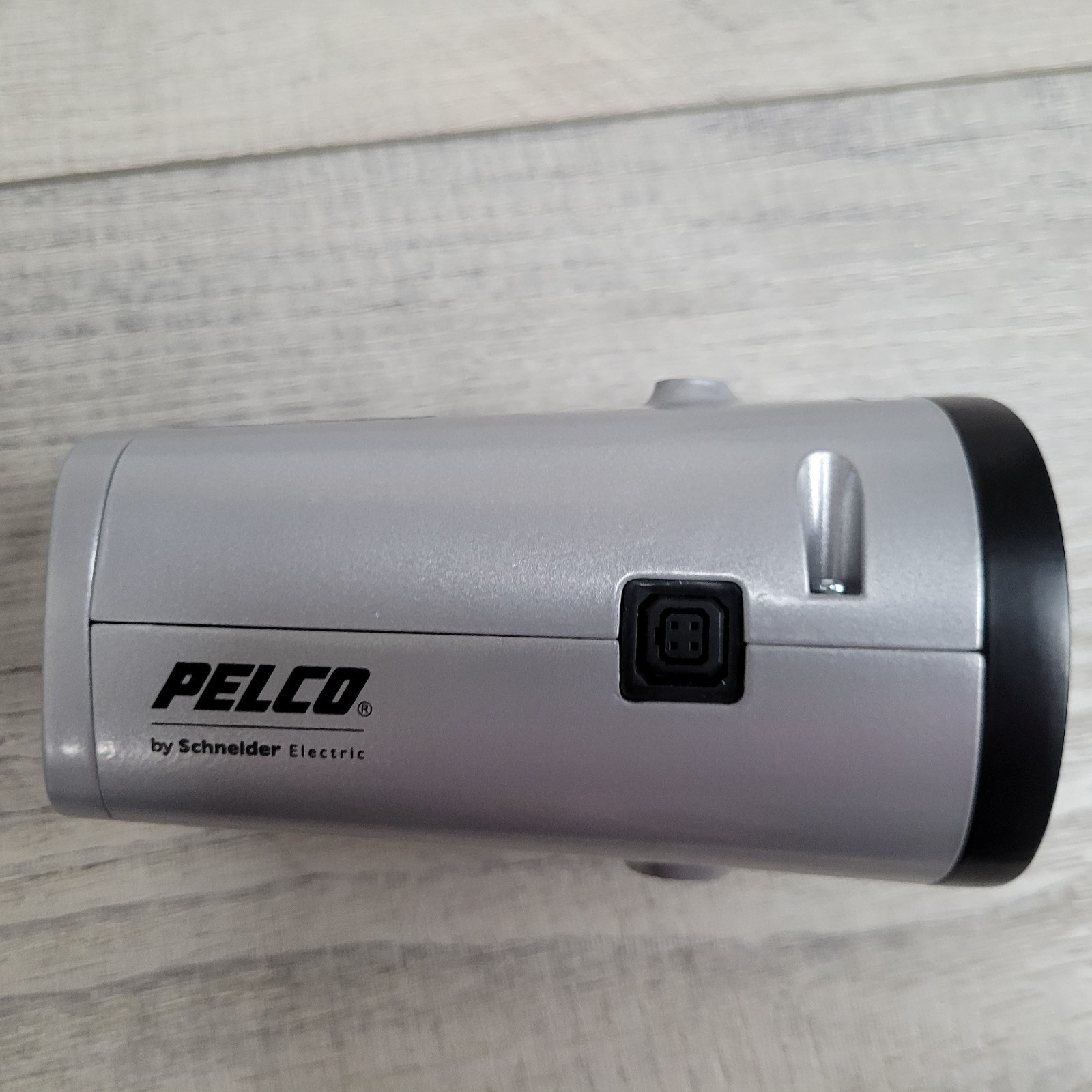 Pelco Sarix IXE Series Box Camera w/SureVision IP SRX E CAM 1MP Ver 2.1/2.0 NEW