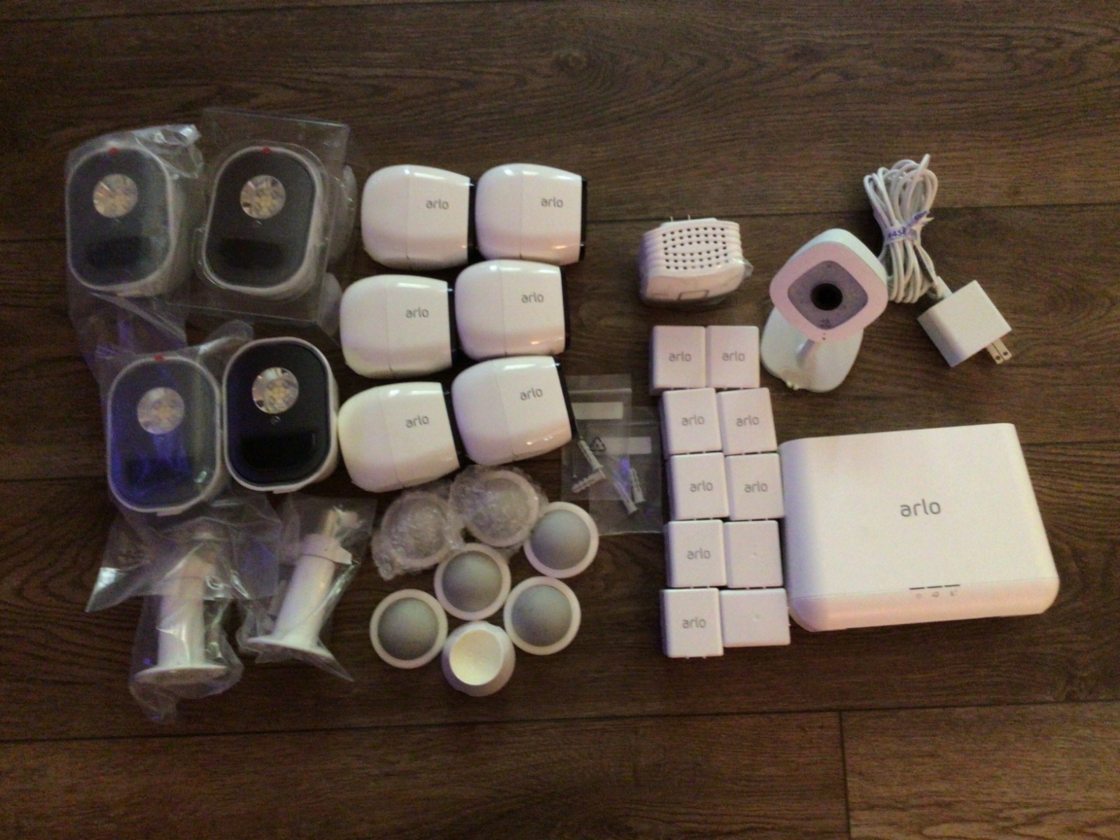 ARLO PRO Net Gear Wireless Security Camera Lot + etc – Untested – Parts – Repair