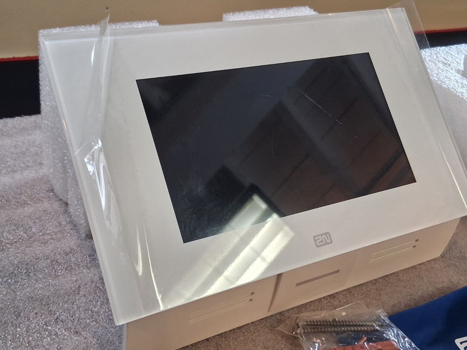 2N Indoor Touch 2.0 (White) Model# 91378375WH