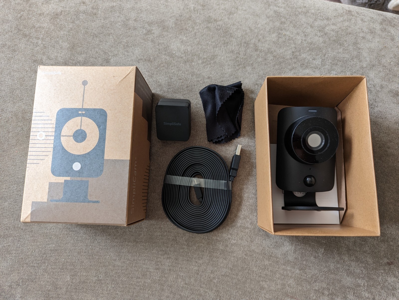 SimpliSafe SimpliCam Indoor HD Wi-Fi Security Camera – Model SSCM2 – Brand New