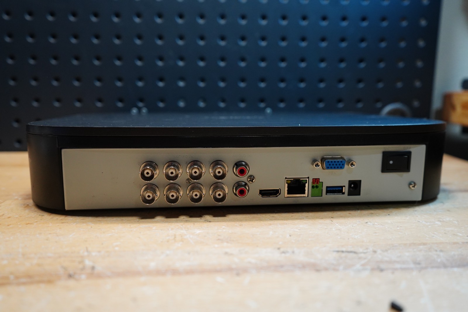 (B) Lorex D861A8B-Z 4K 8-Channel Analog HD DVR Security Recorder