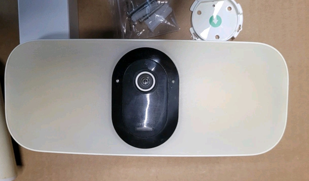 check pictures Arlo FB1001-100NAS Pro 3 Floodlight Security Camera White