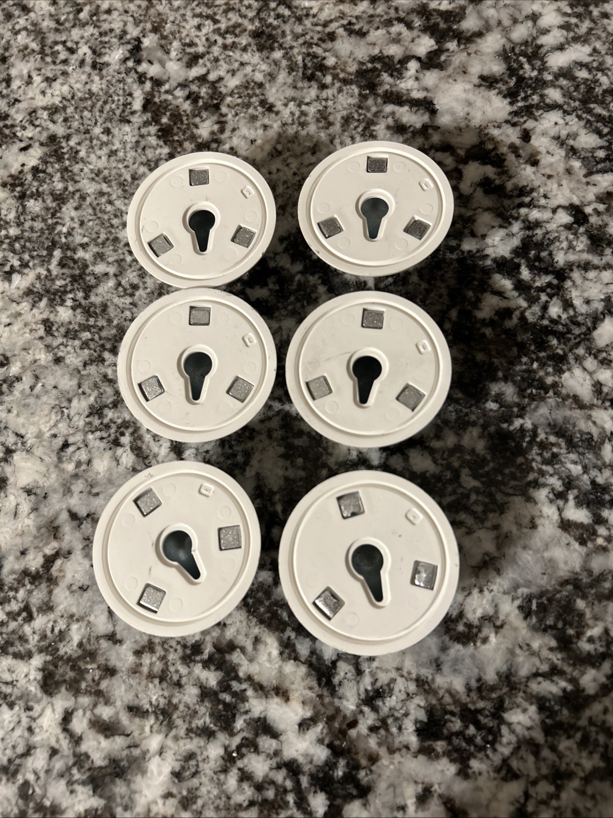NETGEAR ARLO VMC3030 SET OF 6 MAGNETIC MOUNTS E5876