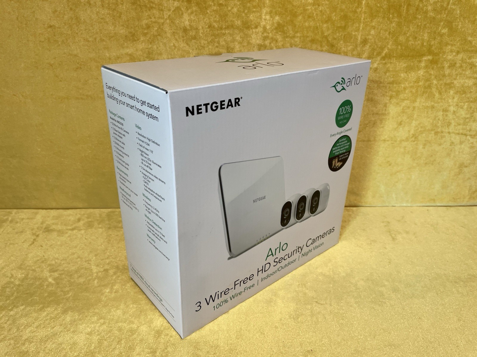 NETGEAR VMS3330-100NAS 3 HD Wireless Security Camera system (3pack) new in box